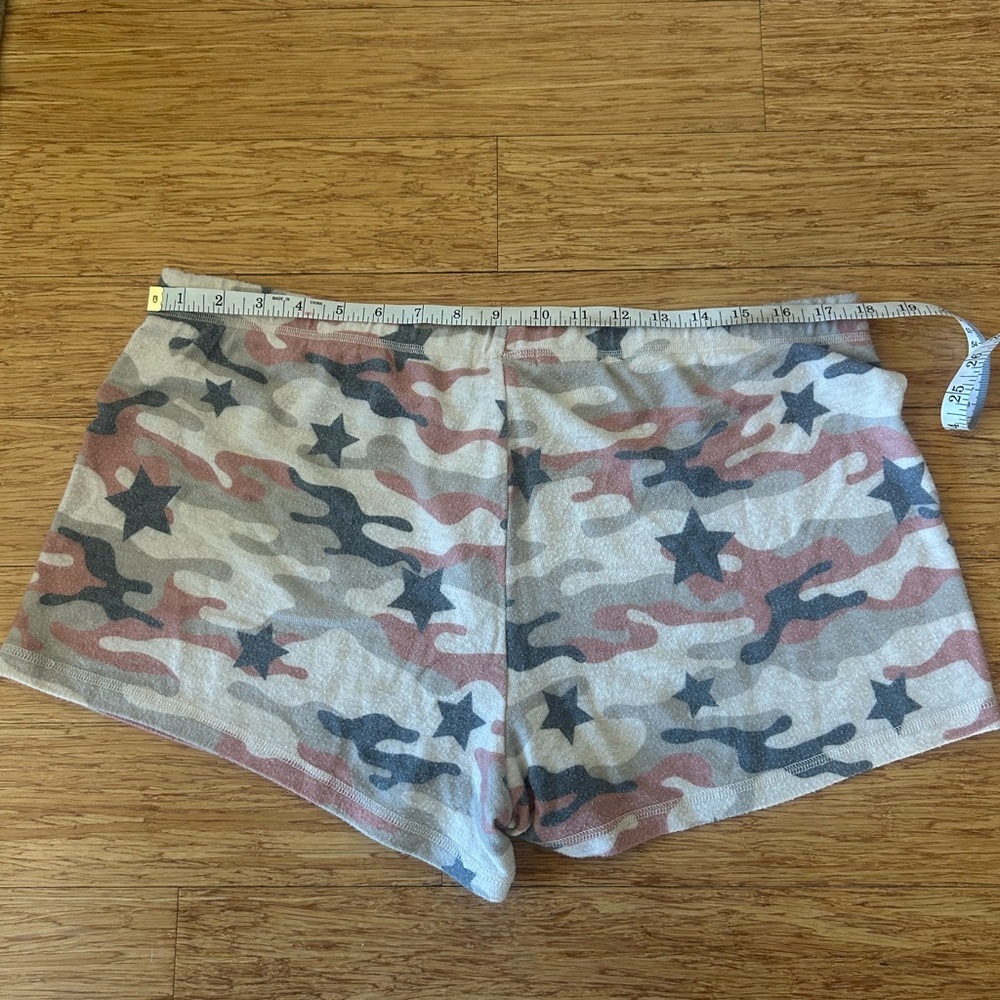 P.J. Salvage Pink, Gray & Cream Camo Star Lounge Shorts, Size XL - Picture 2 of 3